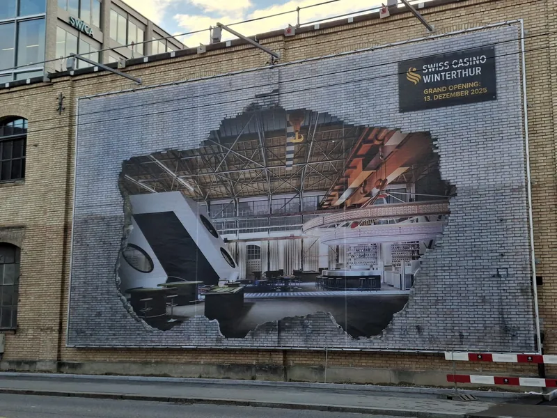 Fassade des Swiss Casino Winterthur mit Eröffnungsbanner