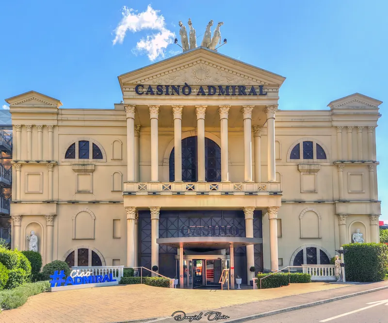 Außenansicht des Casinò ADMIRAL Mendrisio bei Tag