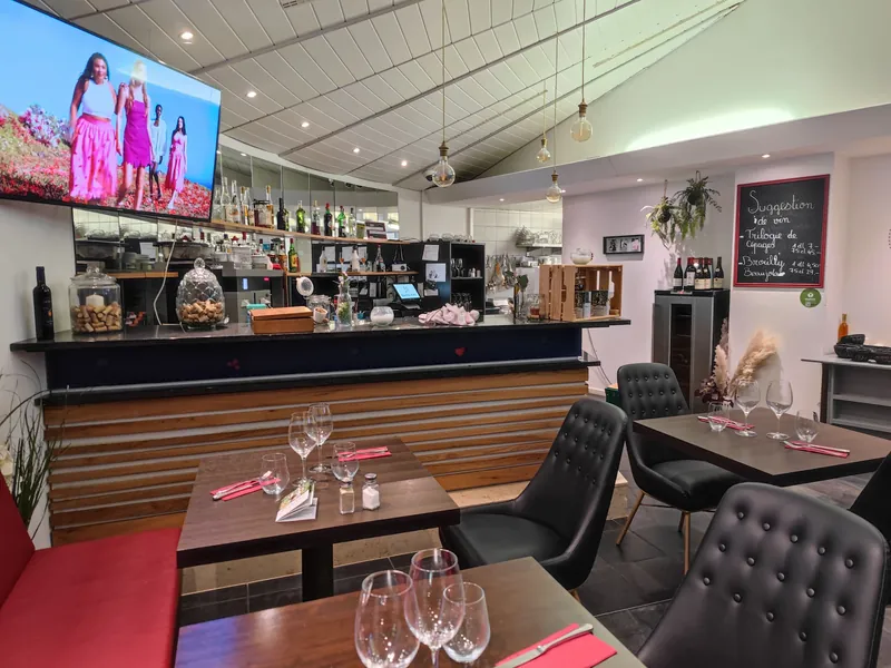 Lounge im Casino Barrière Courrendlin mit Barbereich