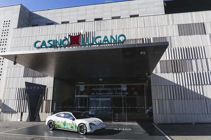 Eingang des Casinò Lugano bei Tag
