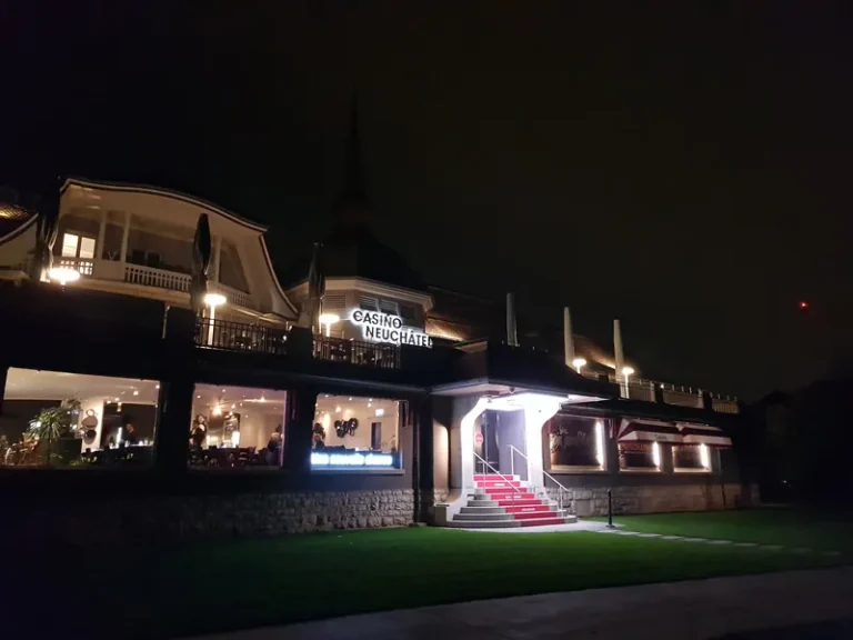 Casino Neuchâtel bei Nacht