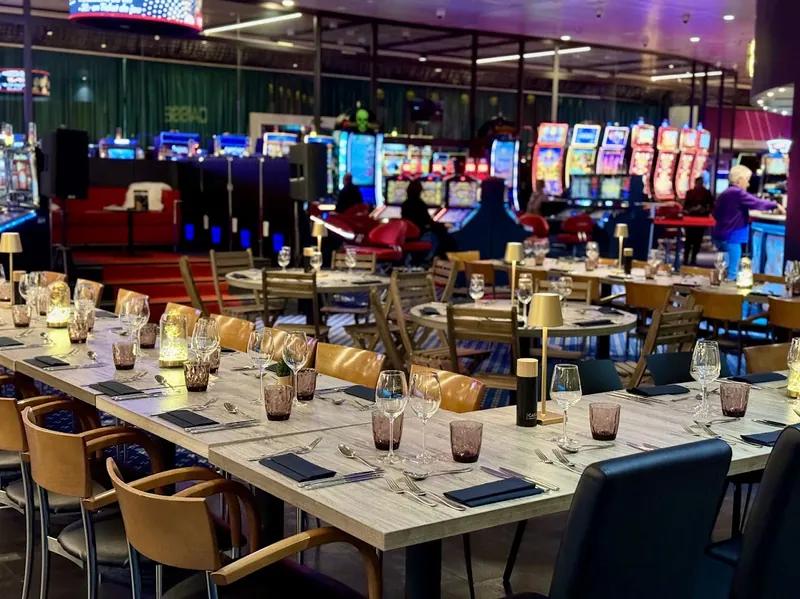 Restaurantbereich im Circus Casino Crans-Montana