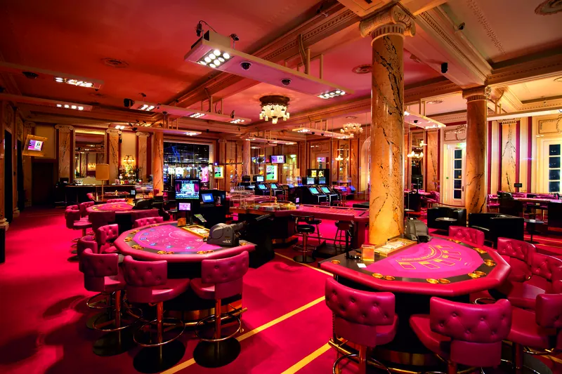 Tischspiele im Grand Casino Luzern mit eleganter Einrichtung