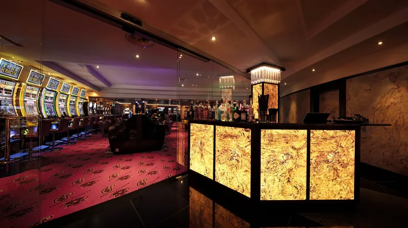 Rezeption im Swiss Casino St. Gallen mit Spielbereich